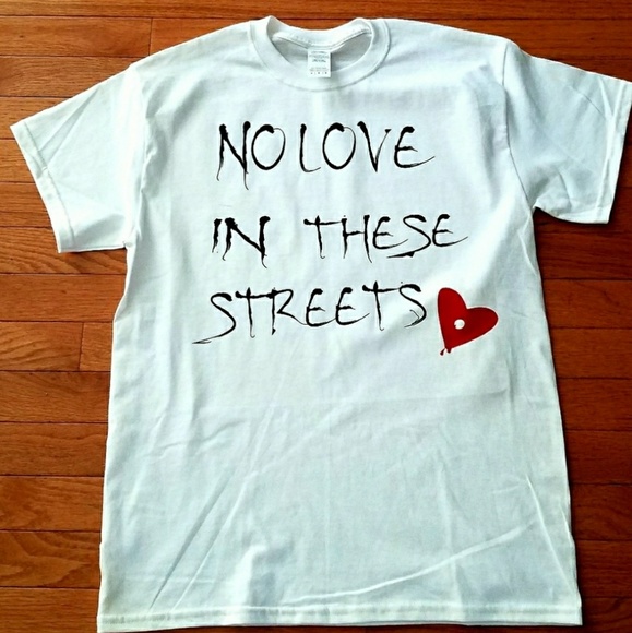 "NO LOVE IN THESE STREETS" ❤ BEAUTIFUL TEE. - Picture 3 of 4